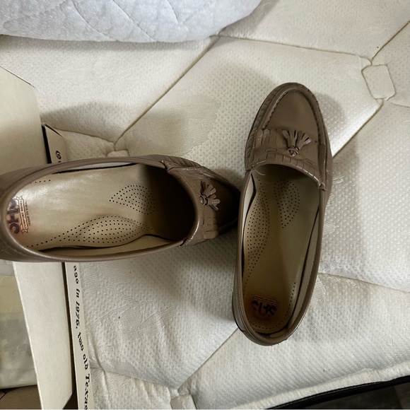SAS Mocha Leather Loafers with Decorative Stitching - Picture 1 of 4